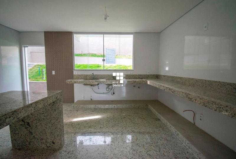 Casa à venda com 5 quartos, 360m² - Foto 4