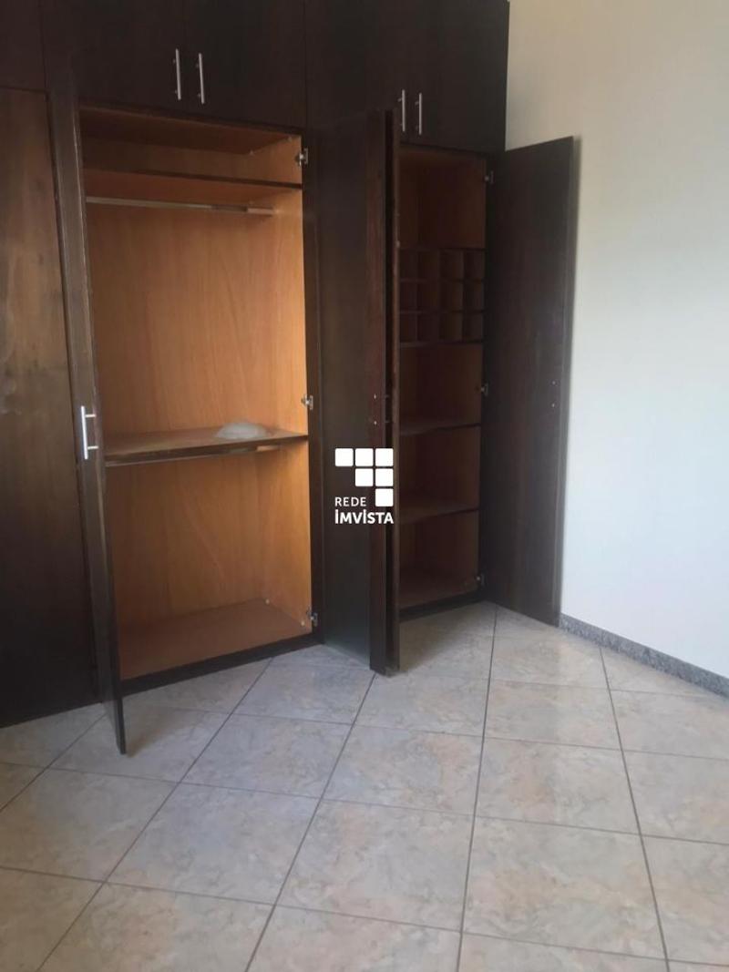 Casa à venda com 4 quartos, 130m² - Foto 2