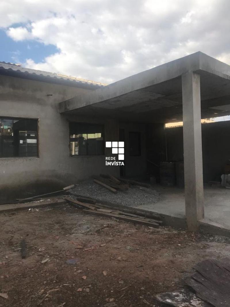 Casa à venda com 3 quartos, 250m² - Foto 2