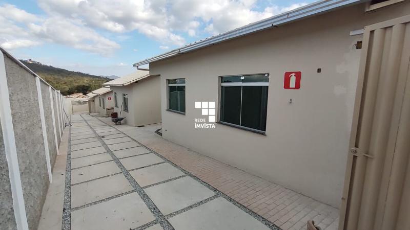 Casa à venda com 2 quartos, 140m² - Foto 2