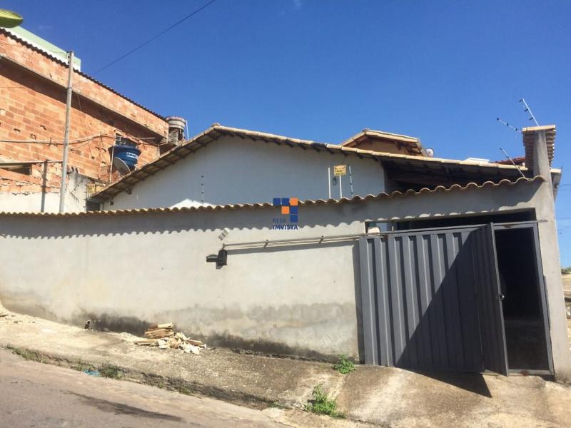 Casa à venda com 3 quartos, 200m² - Foto 1