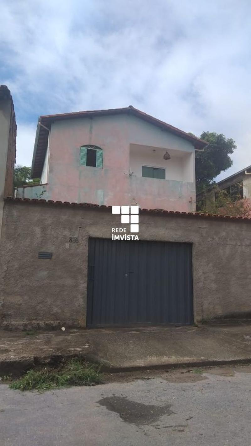 Casa à venda com 3 quartos, 200m² - Foto 1