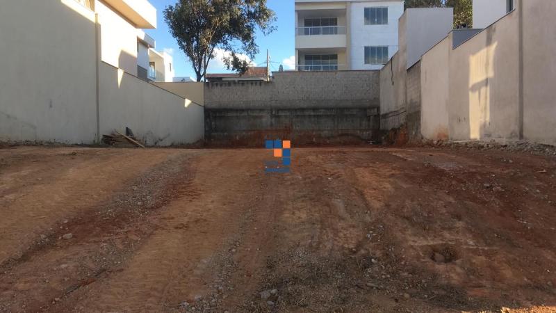 Casa à venda com 4 quartos, 400m² - Foto 5