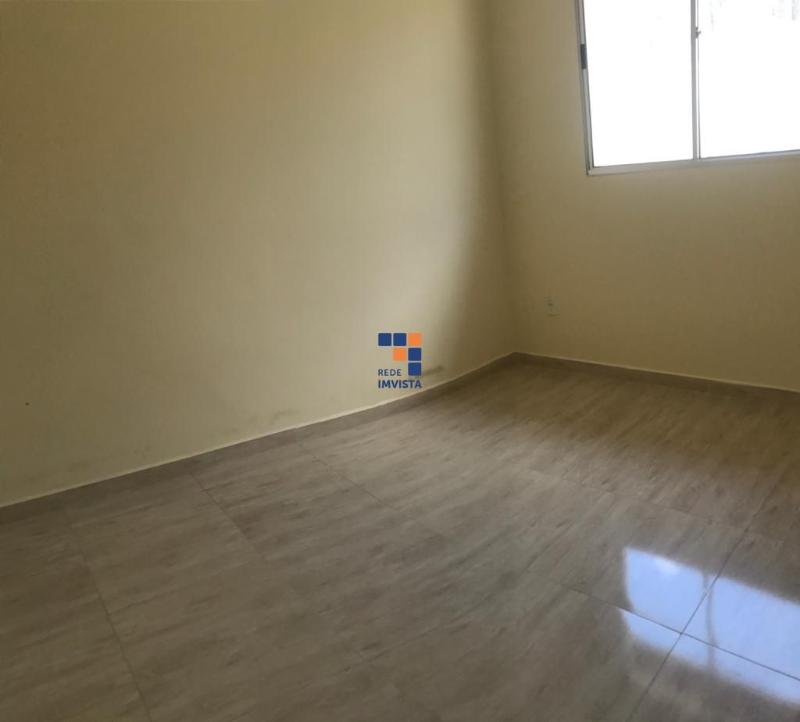 Casa à venda com 2 quartos, 60m² - Foto 2