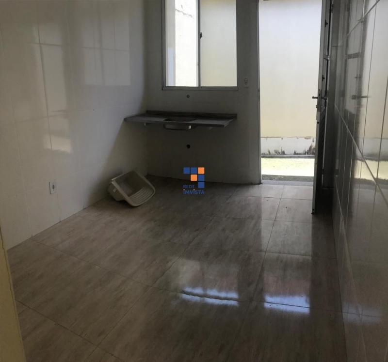 Casa à venda com 2 quartos, 60m² - Foto 5