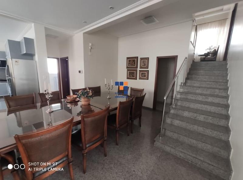 Casa à venda com 4 quartos, 360m² - Foto 1