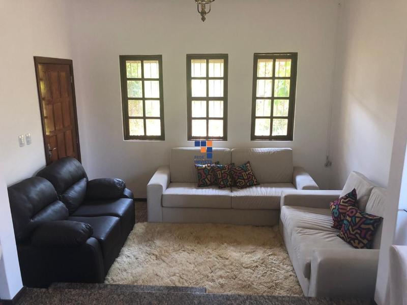 Casa à venda com 4 quartos, 360m² - Foto 1