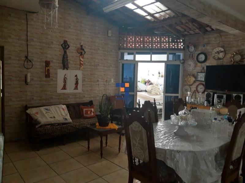 Casa à venda com 4 quartos, 360m² - Foto 2