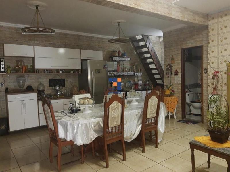 Casa à venda com 4 quartos, 360m² - Foto 1