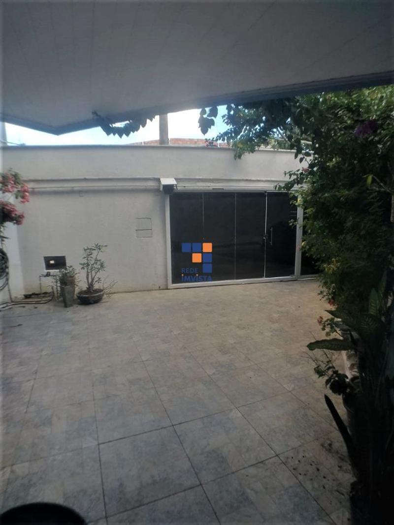 Casa à venda com 3 quartos, 140m² - Foto 2