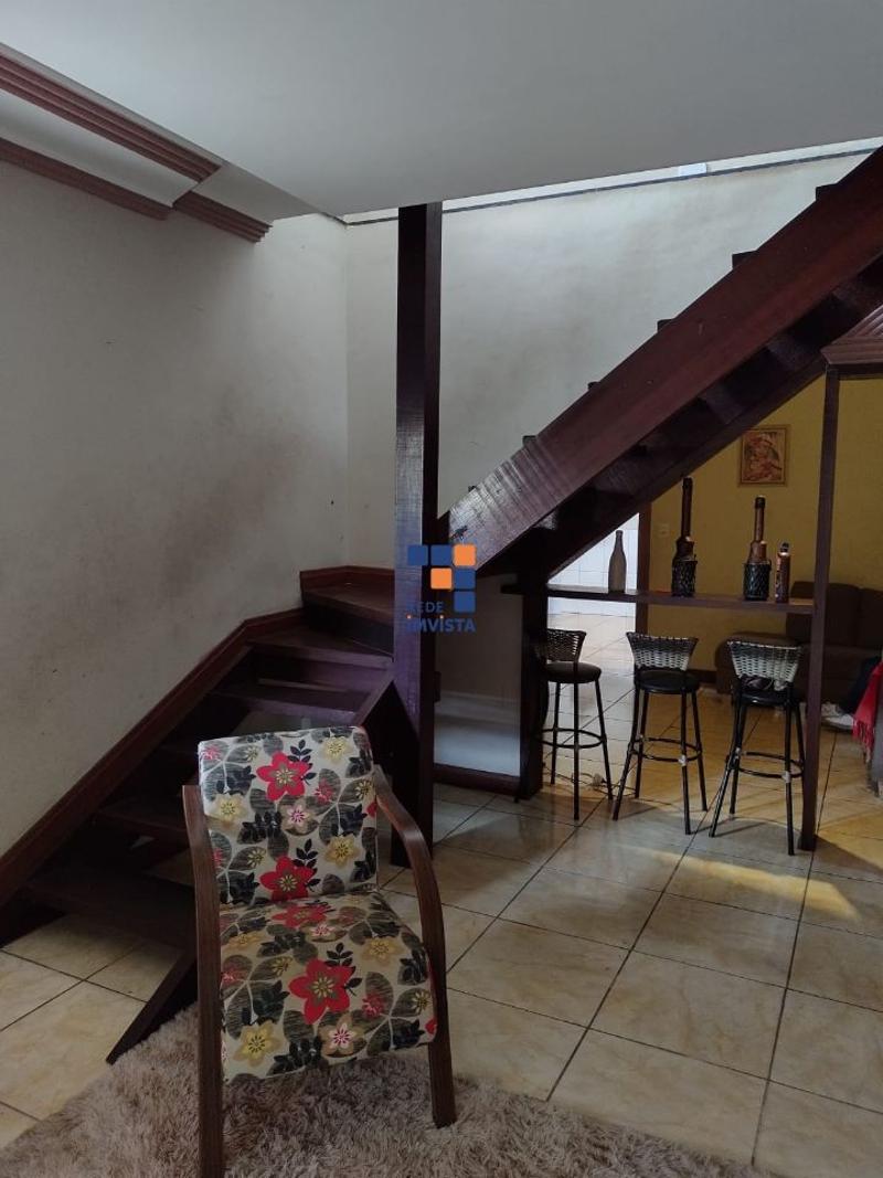 Casa à venda com 4 quartos, 200m² - Foto 4