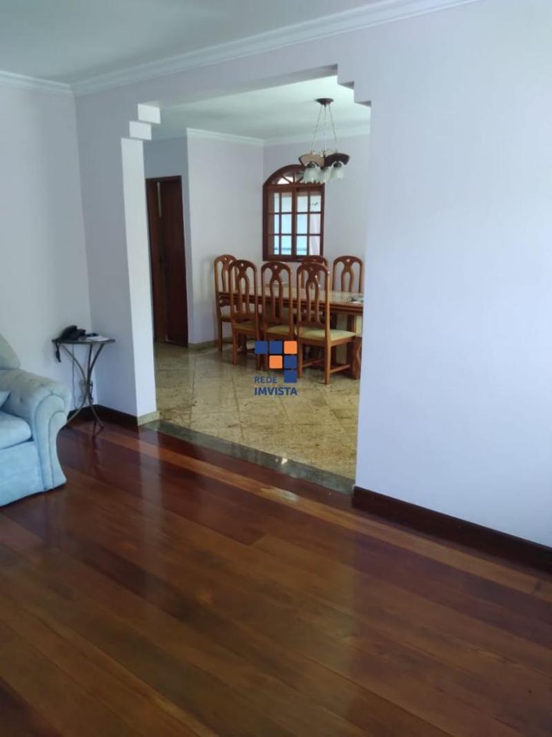 Casa à venda com 3 quartos, 360m² - Foto 1