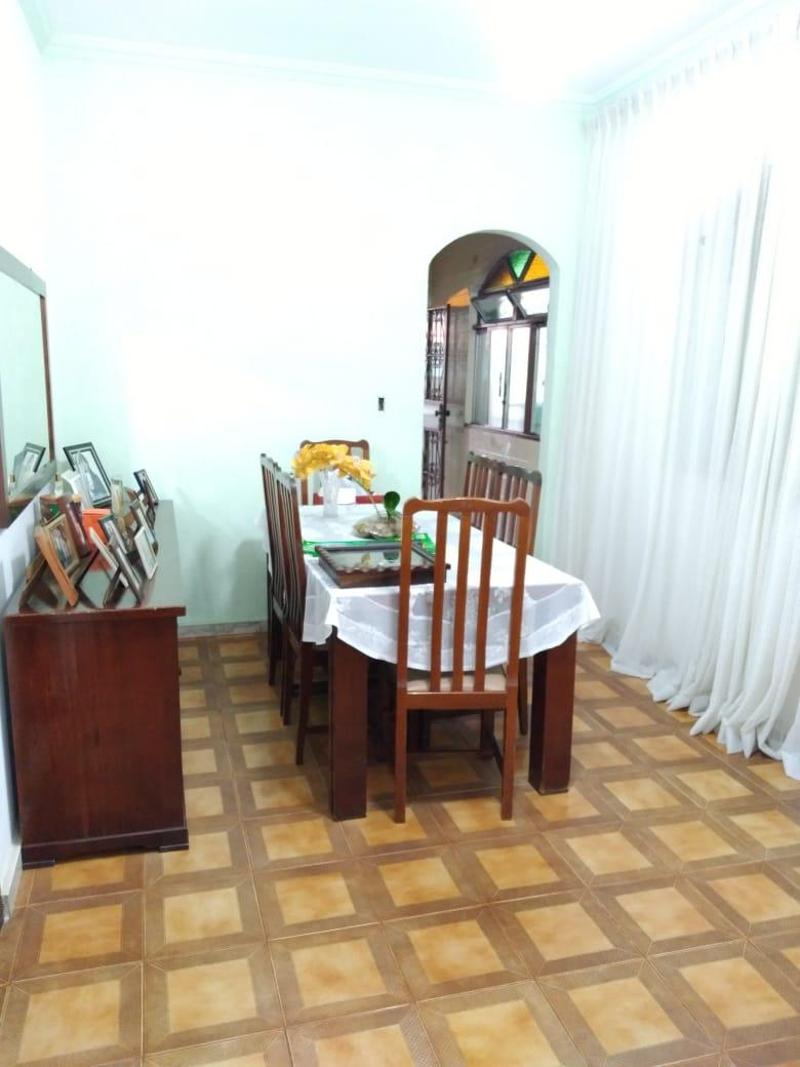 Casa à venda com 3 quartos, 360m² - Foto 1