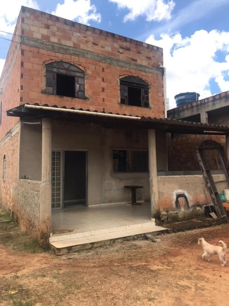 Casa à venda com 2 quartos, 640m² - Foto 1