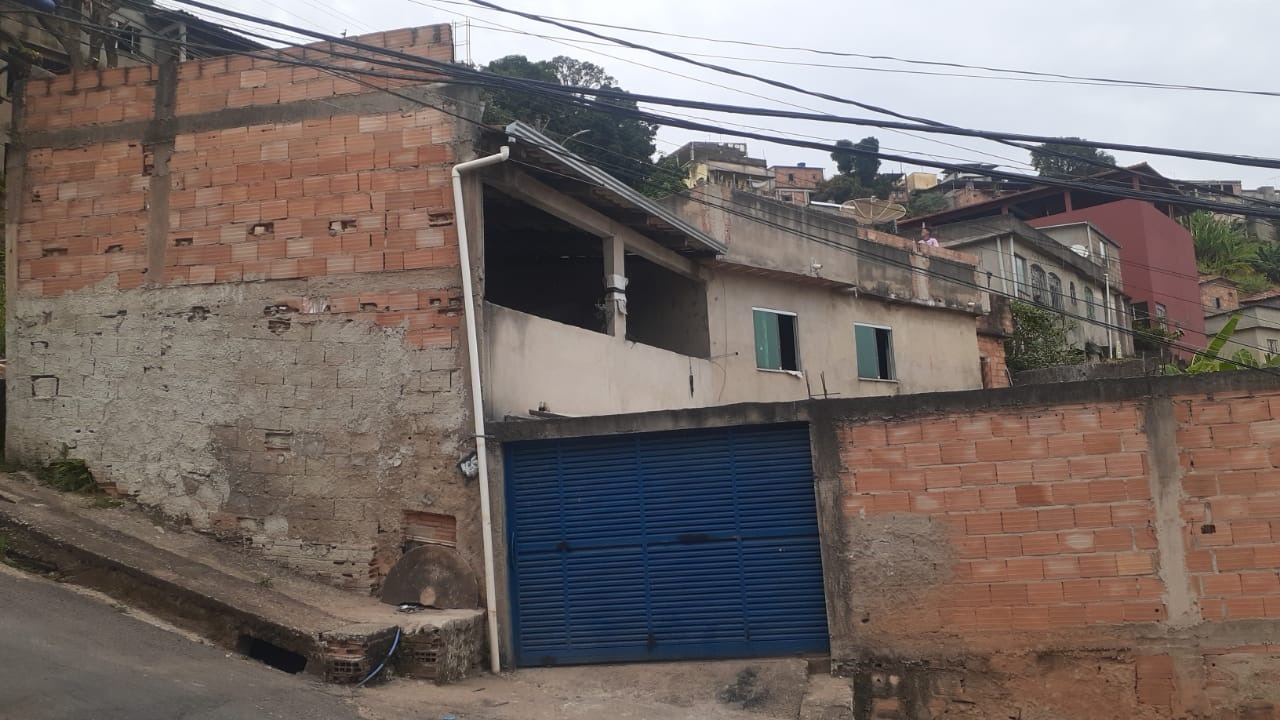 Casa à venda com 2 quartos, 200m² - Foto 1