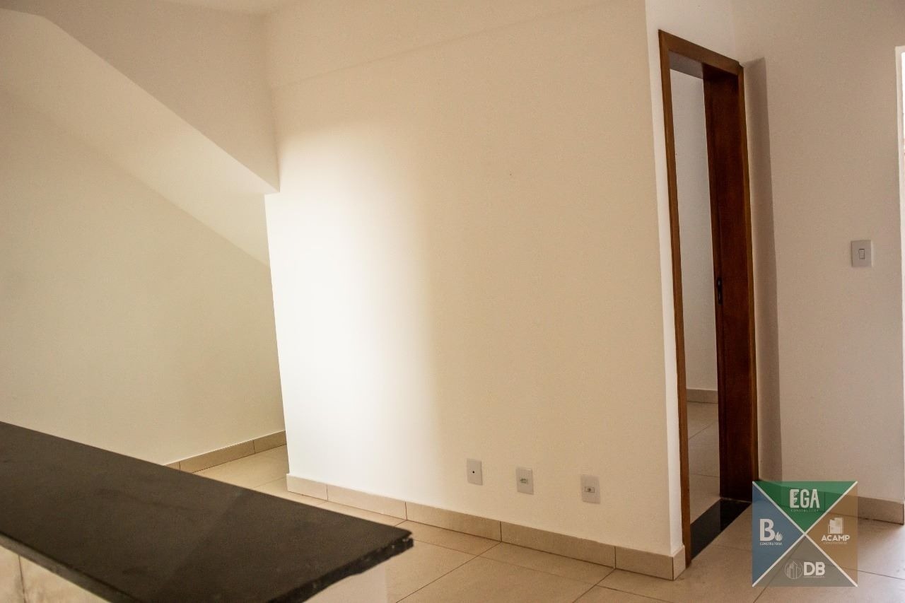 Casa à venda com 3 quartos, 75m² - Foto 6