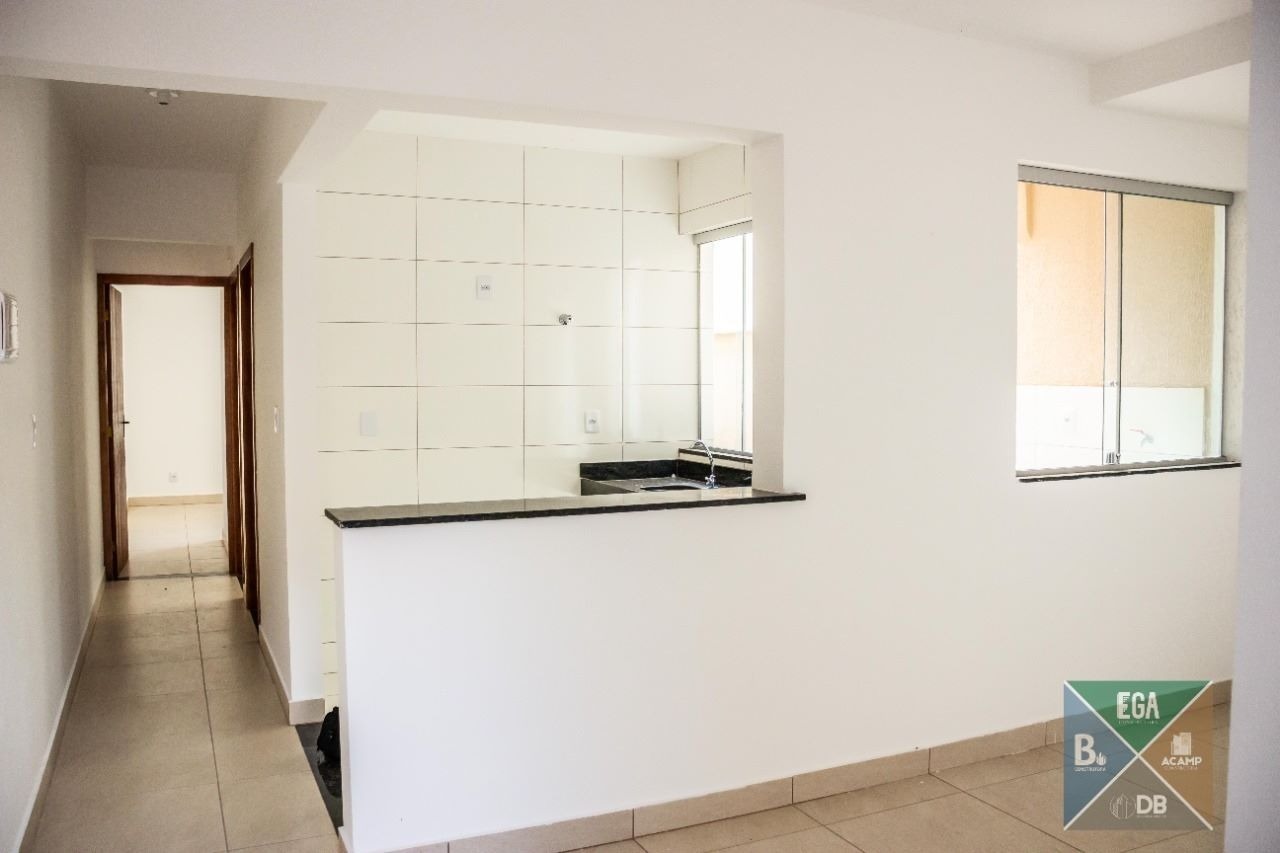 Casa à venda com 3 quartos, 75m² - Foto 3