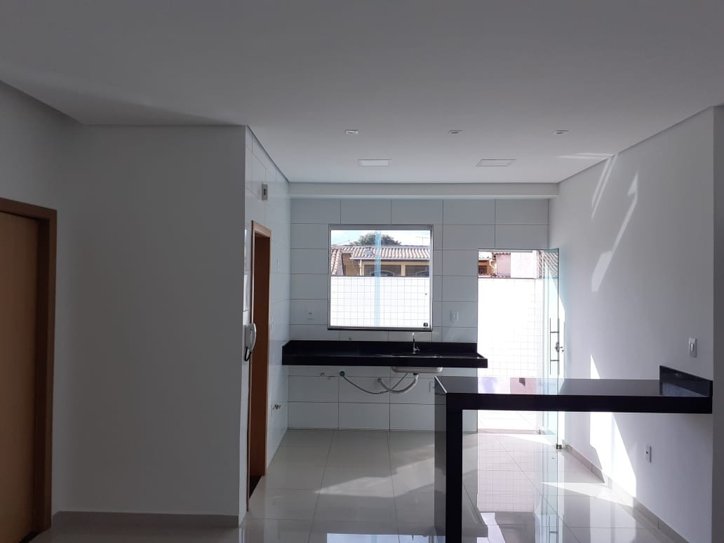 Apartamento à venda com 3 quartos, 136m² - Foto 1