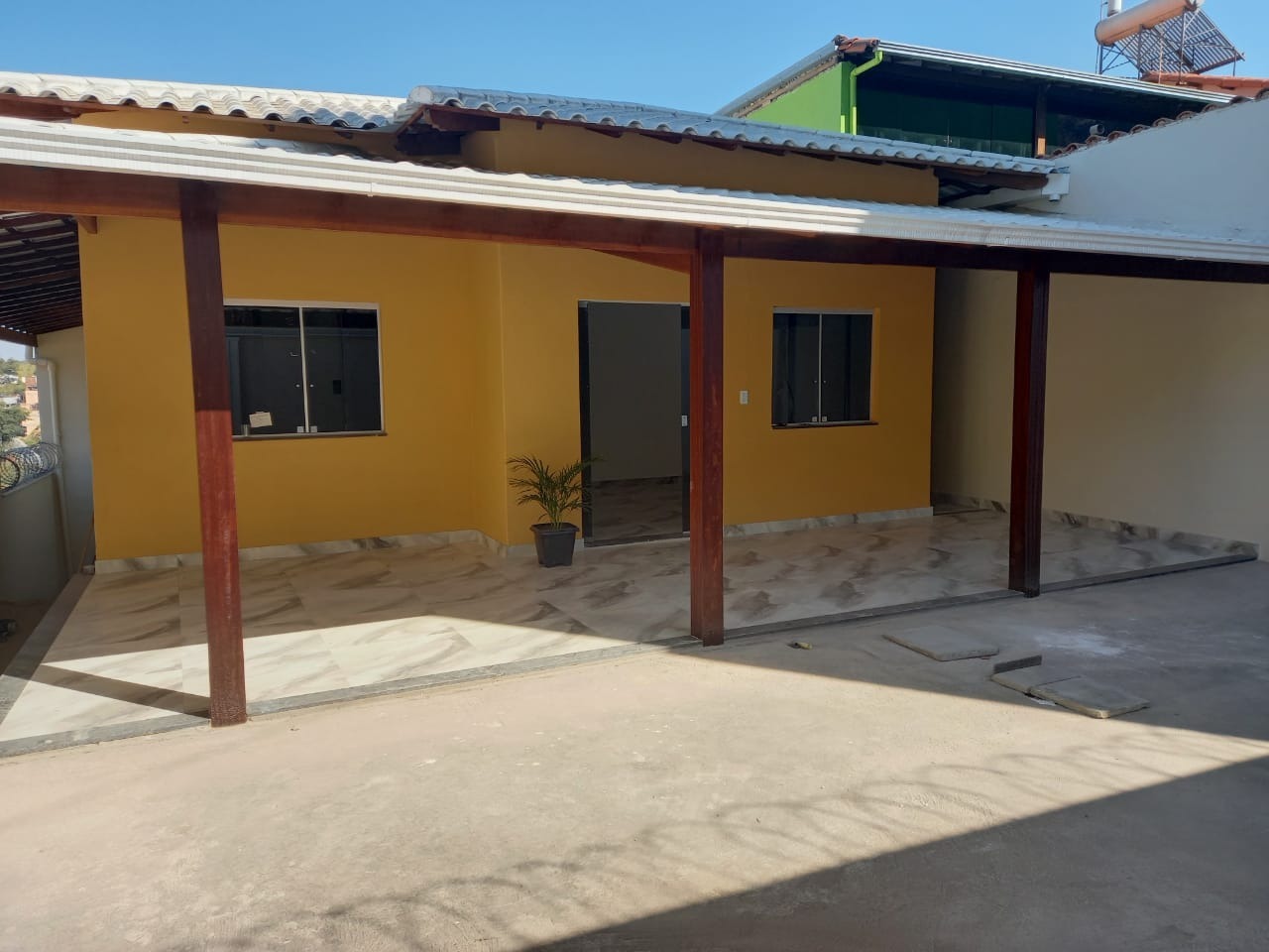 Casa à venda com 3 quartos, 200m² - Foto 2