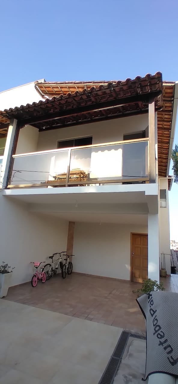 Casa à venda com 3 quartos, 260m² - Foto 1