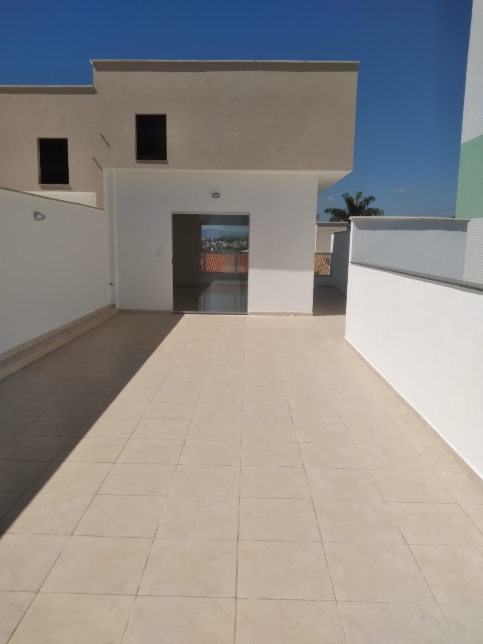 Casa à venda com 3 quartos, 190m² - Foto 2