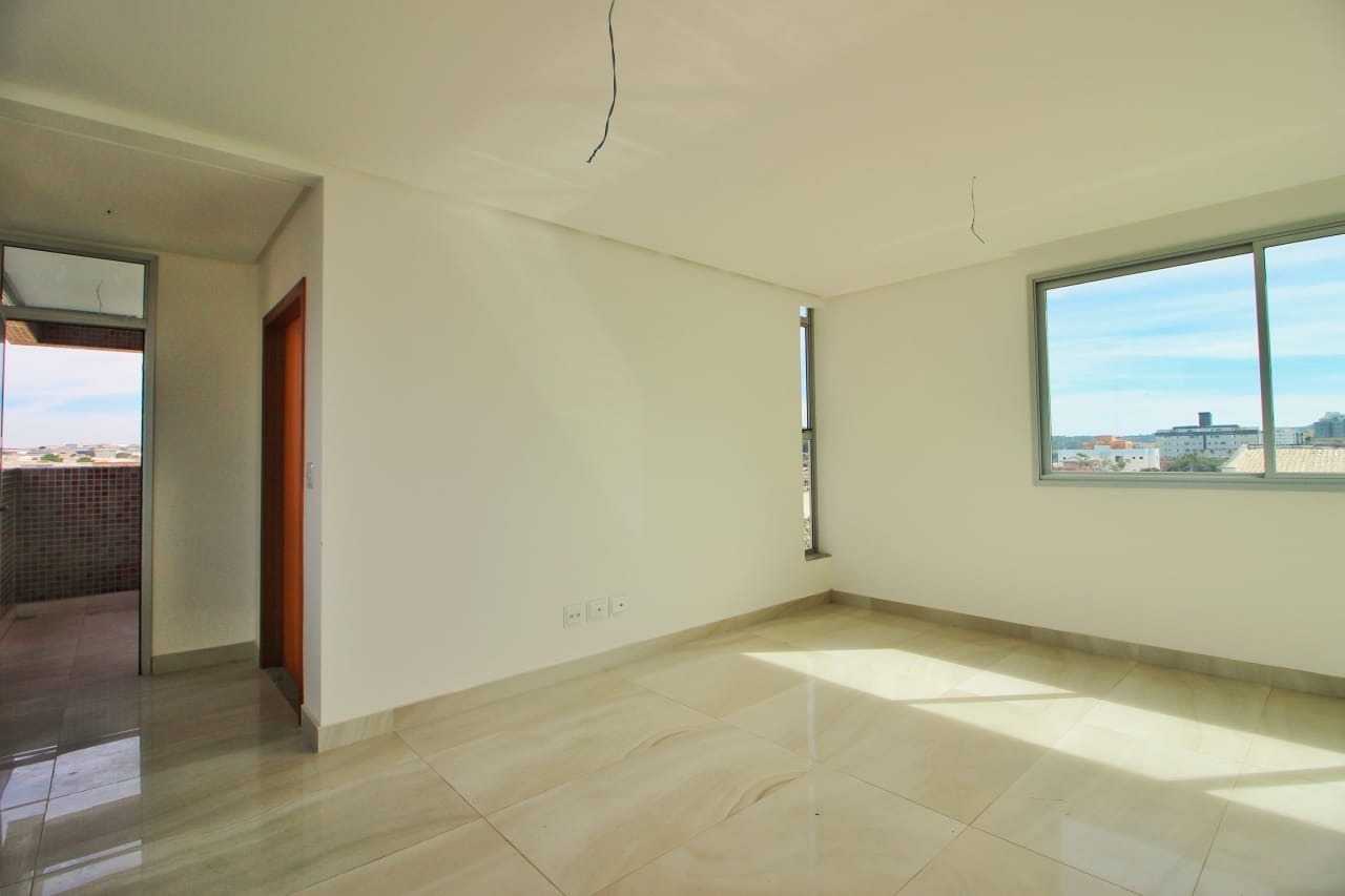 Cobertura à venda com 3 quartos, 180m² - Foto 2