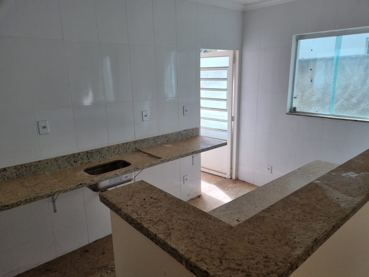 Apartamento à venda com 3 quartos, 80m² - Foto 1