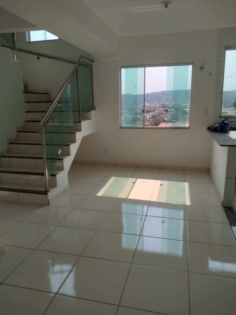 Casa à venda com 3 quartos, 120m² - Foto 1