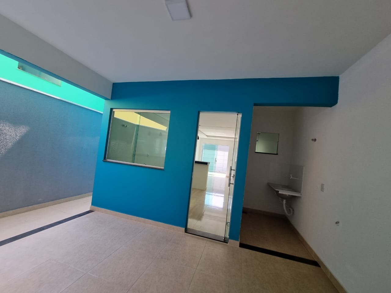 Casa à venda com 3 quartos, 130m² - Foto 2