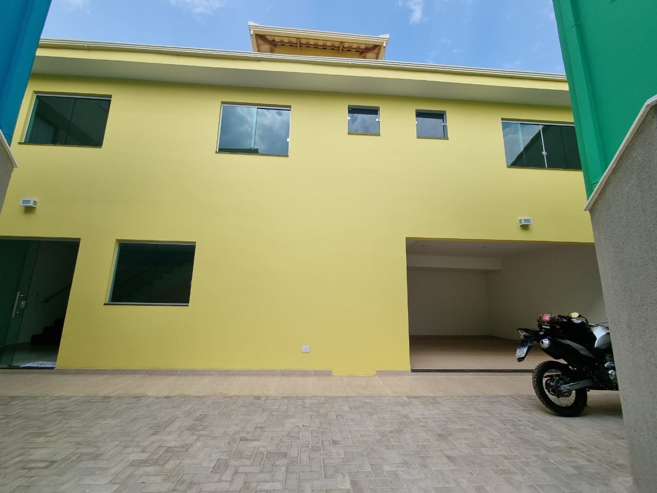 Casa à venda com 3 quartos, 130m² - Foto 1