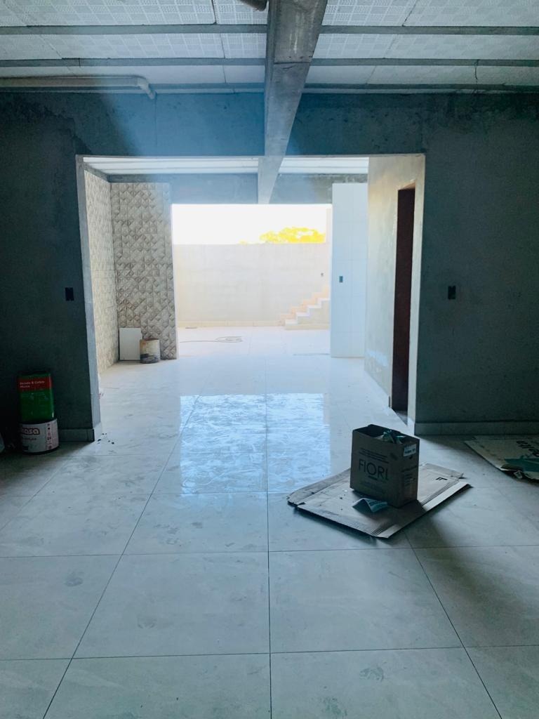 Casa à venda com 2 quartos, 100m² - Foto 2