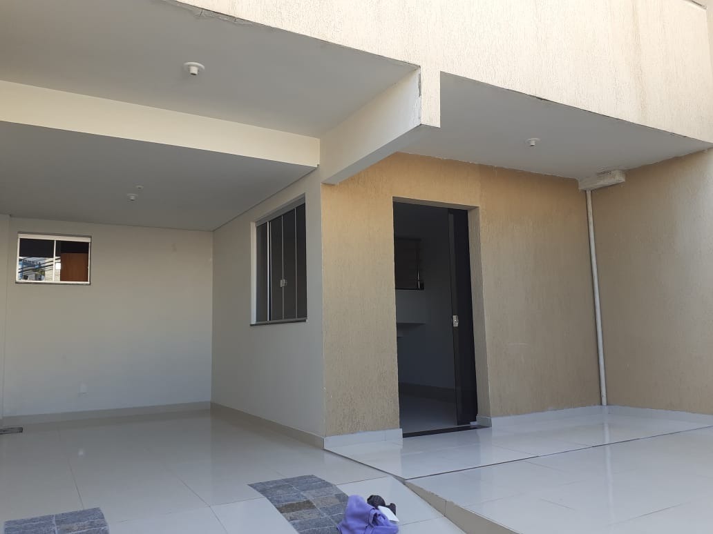 Casa à venda com 3 quartos, 150m² - Foto 1