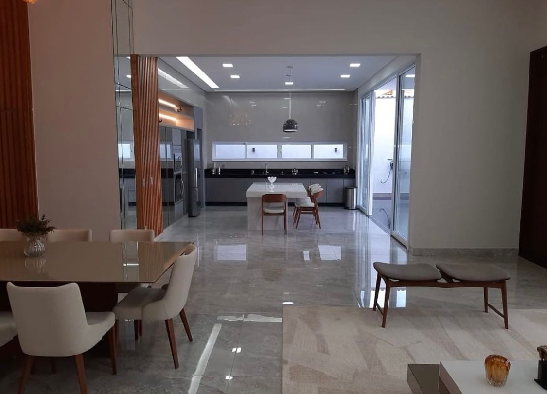 Casa à venda com 3 quartos, 1100m² - Foto 7