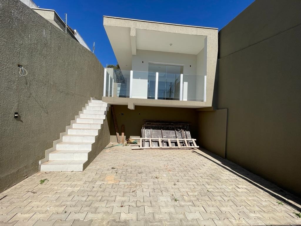 Casa à venda com 3 quartos, 100m² - Foto 2