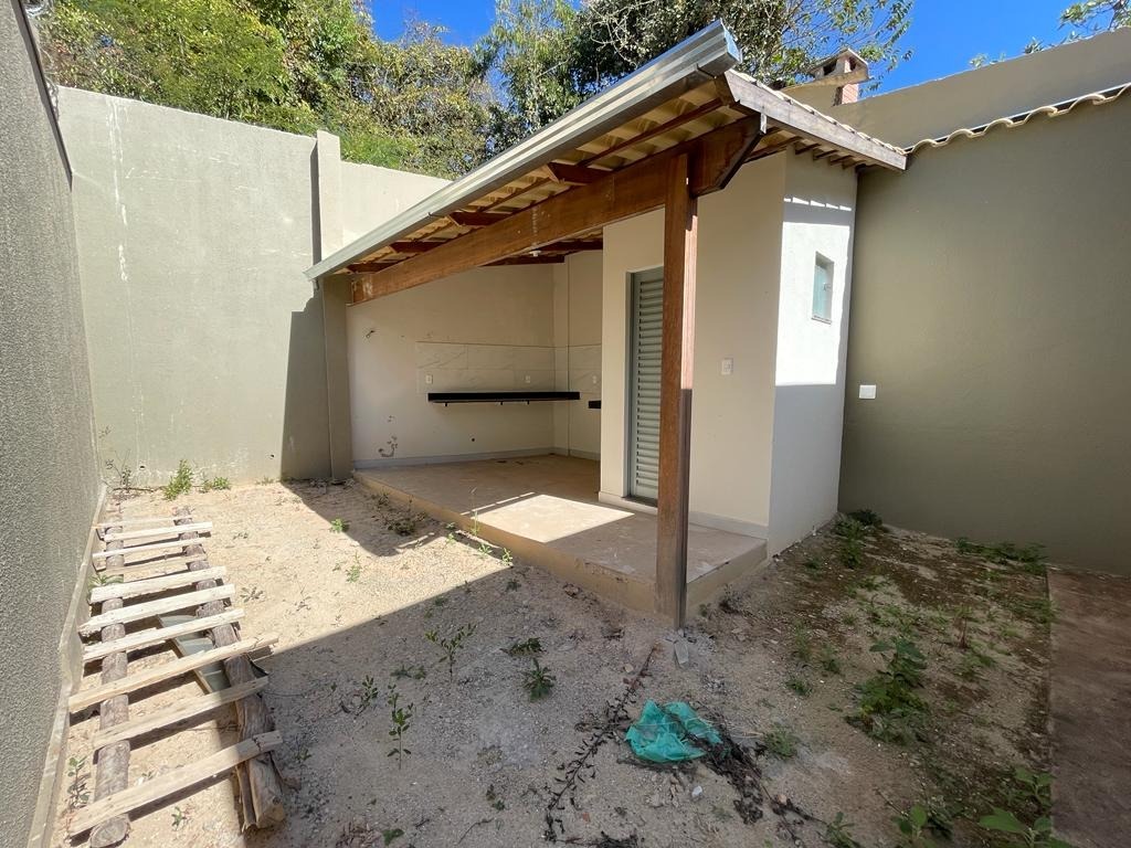 Casa à venda com 3 quartos, 100m² - Foto 4