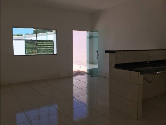 Casa à venda com 3 quartos, 80m² - Foto 2