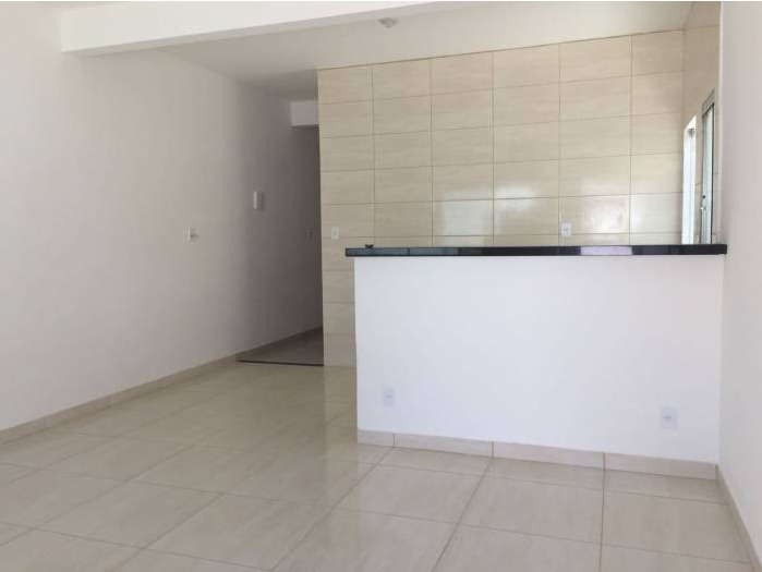 Casa à venda com 3 quartos, 80m² - Foto 1