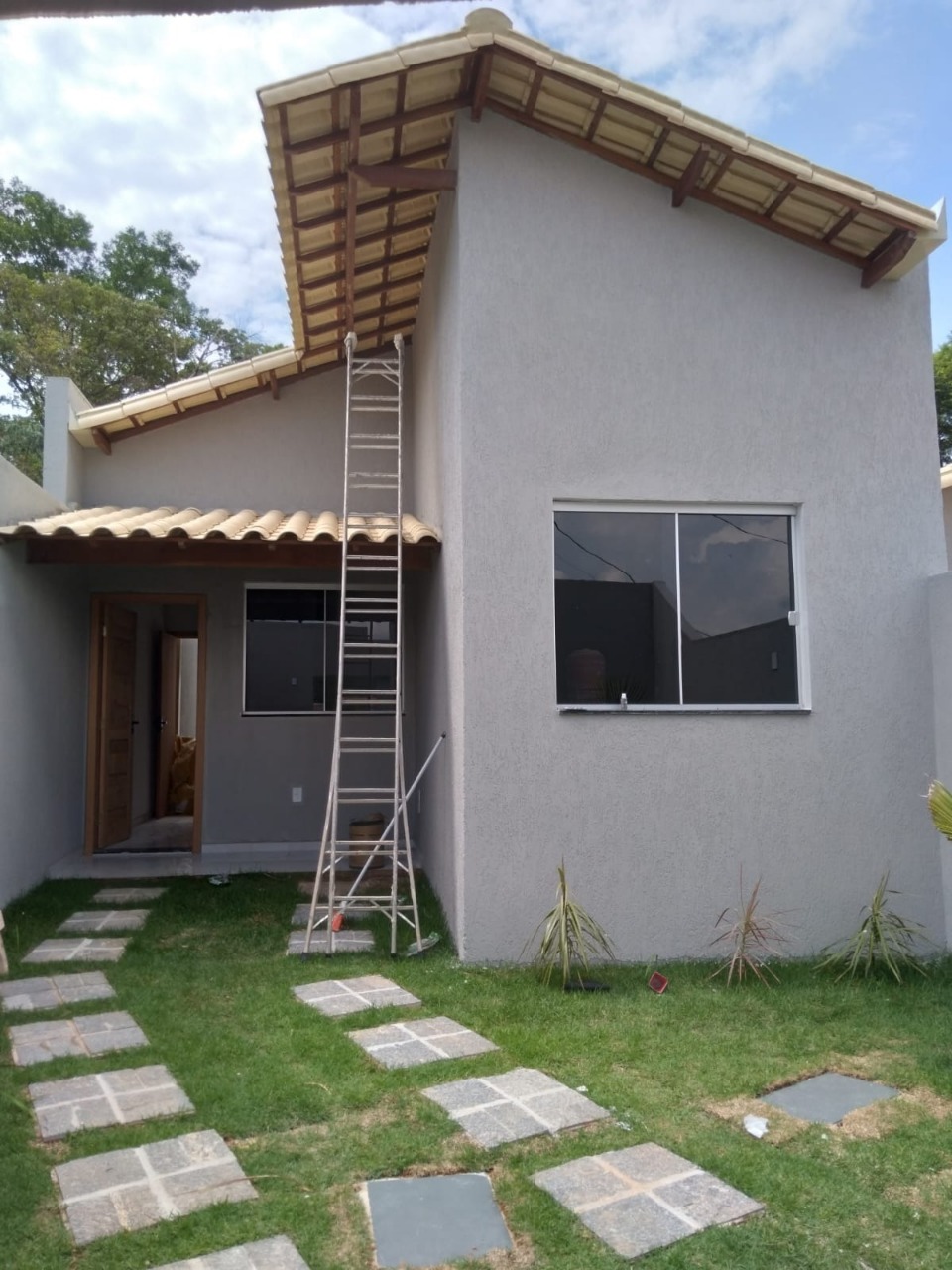 Casa à venda com 2 quartos, 70m² - Foto 1