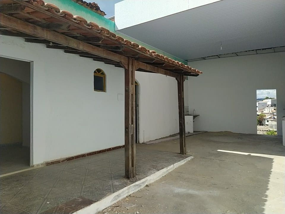 Casa à venda com 4 quartos, 110m² - Foto 2