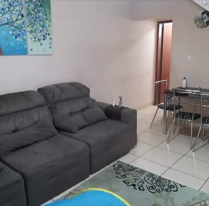 Casa à venda com 2 quartos, 60m² - Foto 1