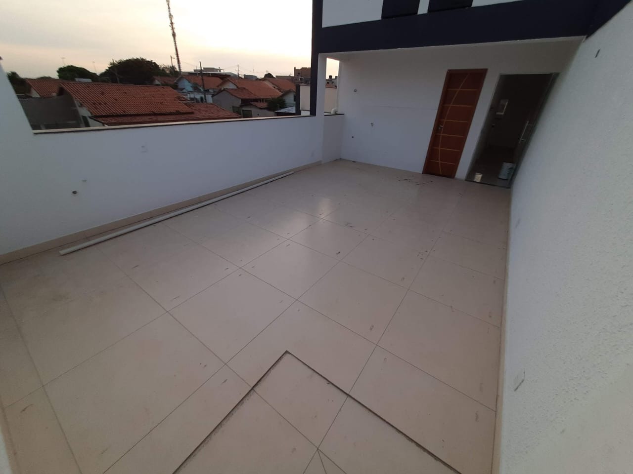 Casa à venda com 3 quartos, 70m² - Foto 2