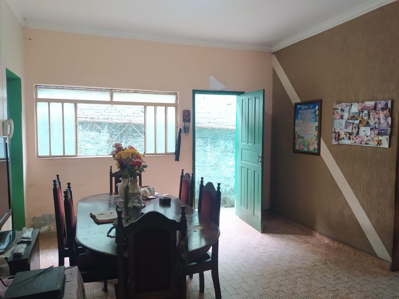 Casa à venda com 4 quartos, 242m² - Foto 1