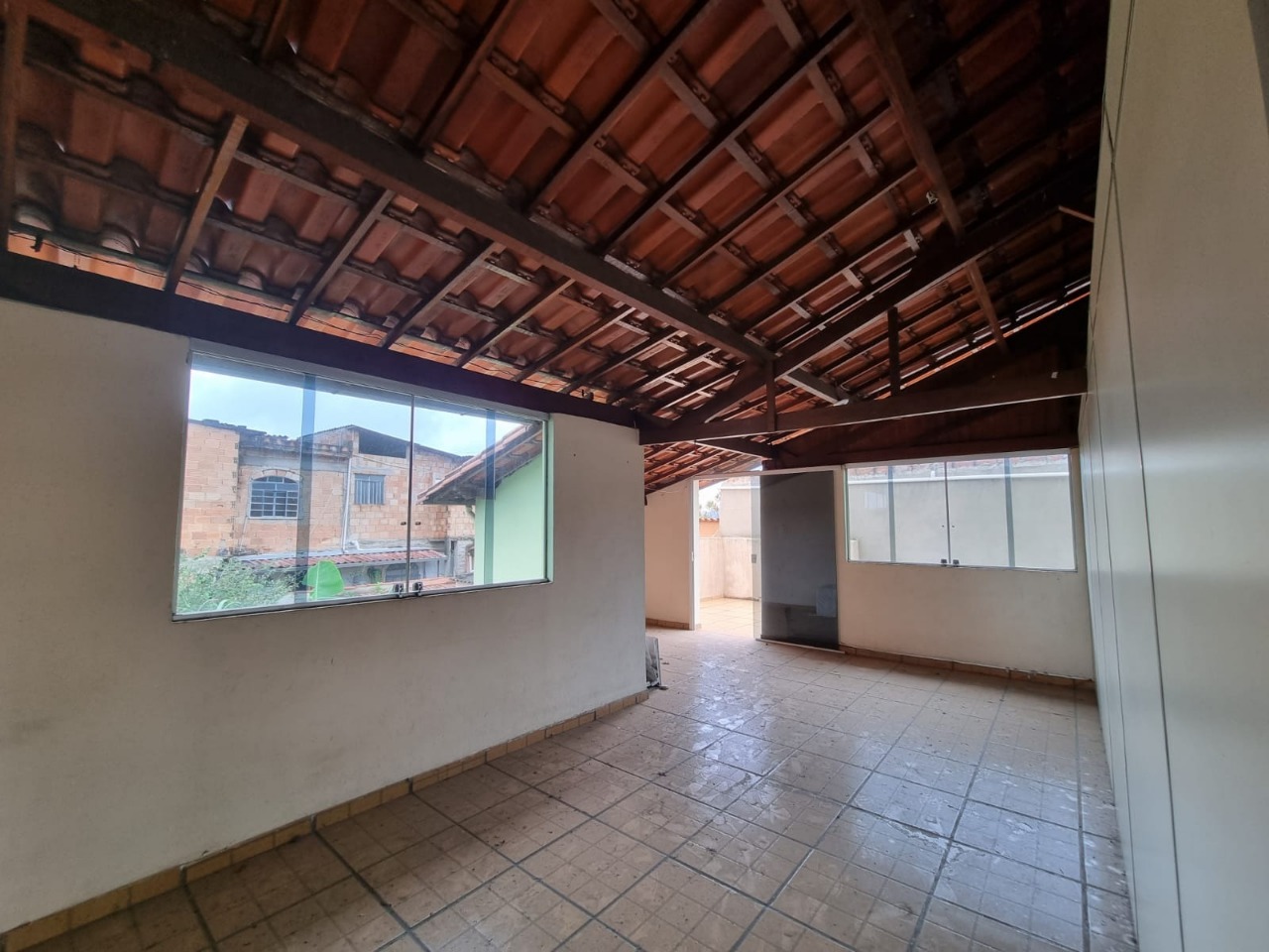 Casa à venda com 3 quartos, 240m² - Foto 3