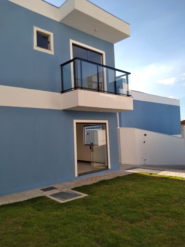 Casa à venda com 3 quartos, 100m² - Foto 1