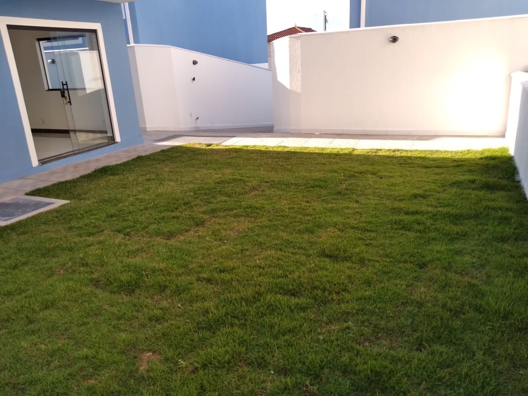 Casa à venda com 3 quartos, 100m² - Foto 2