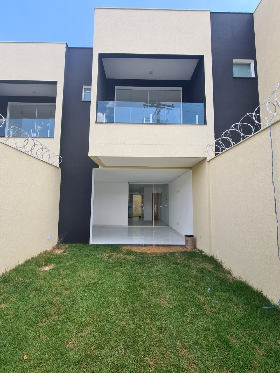 Casa à venda com 2 quartos, 89m² - Foto 1