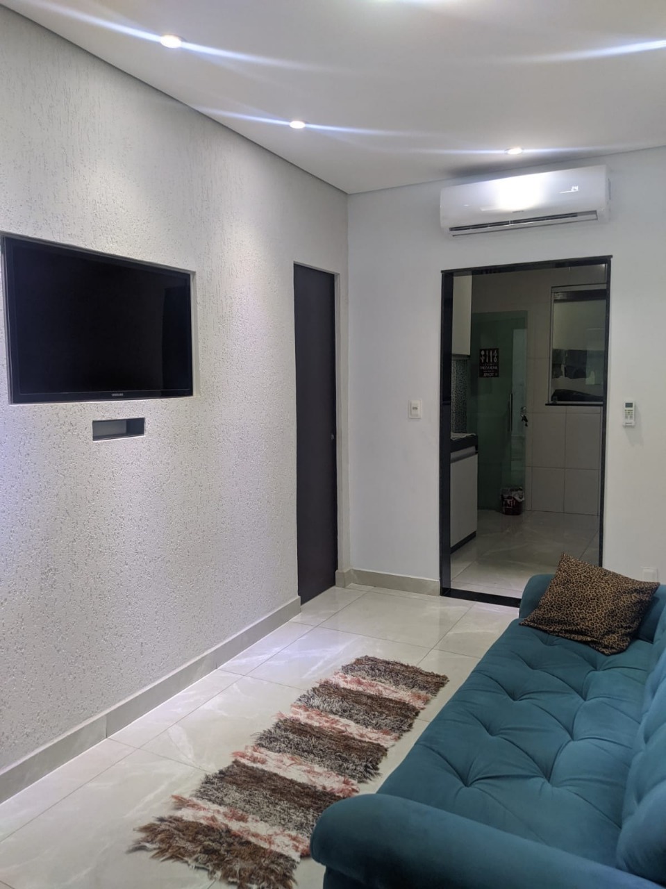 Casa à venda com 2 quartos, 80m² - Foto 1