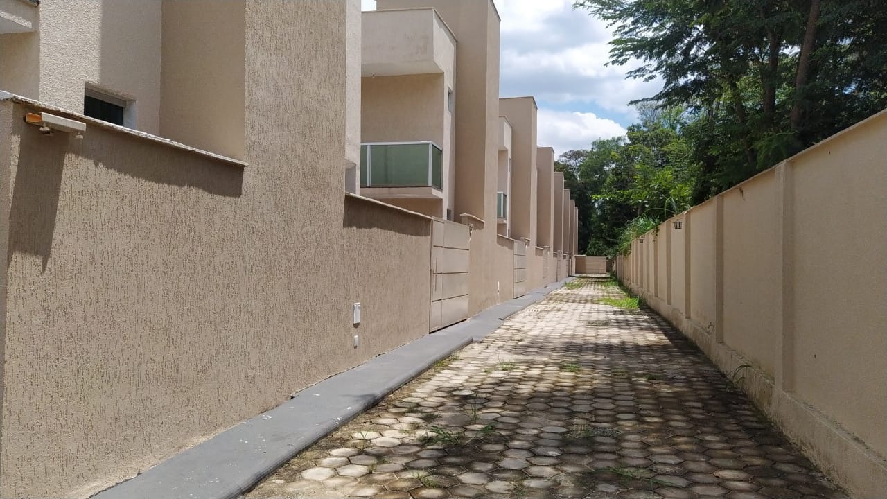 Casa à venda com 3 quartos, 100m² - Foto 11