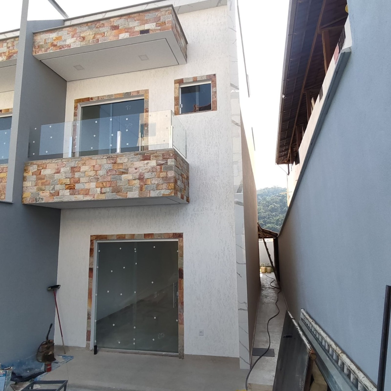 Casa à venda com 3 quartos, 109m² - Foto 1