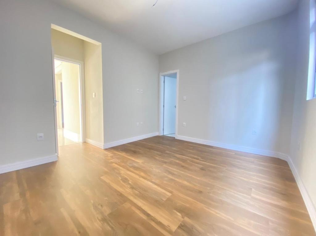 Apartamento à venda com 3 quartos, 95m² - Foto 4